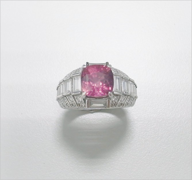 Natural Orangy Pink Sapphire
"Natural padparadscha" 天然粉紅橙色藍寶石 - 帕帕拉夏