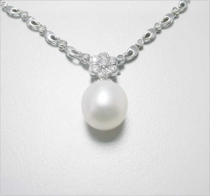 Cultured South-Sea White Pearl 南洋白色珍珠