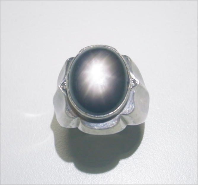 Natural Black Star Sapphire 天然黑色藍寶星石