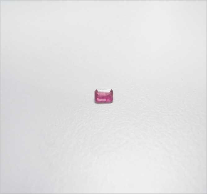 Natural Red Beryl 天然紅色綠柱石