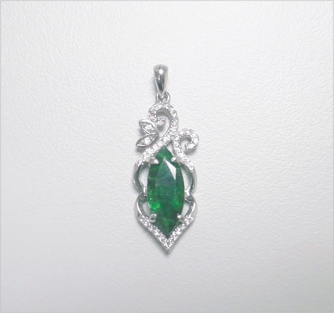 Natural Grossularite Garnet - Tsavorite 天然鈣鋁榴石 - 沙弗萊石