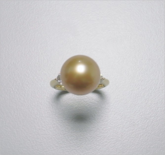 Cultured South-Sea White Pearl 南洋金色珍珠